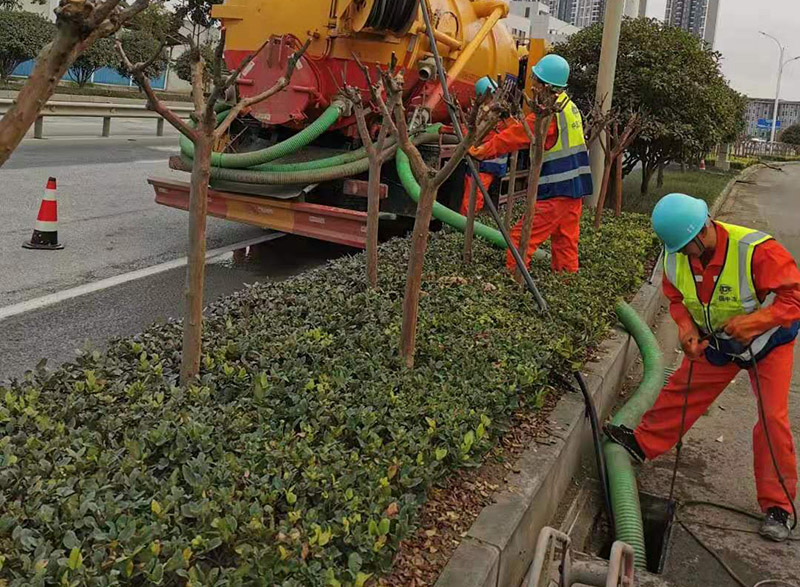雨城市政管道清淤
