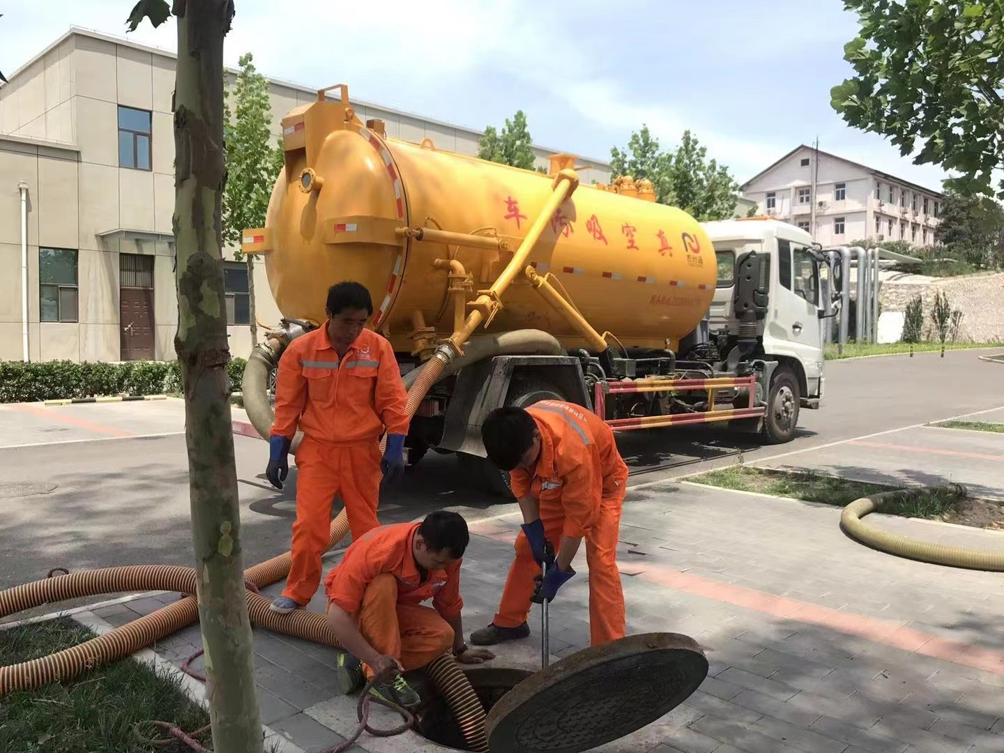 雨城化粪池清理与5-8吨吸粪车施工效率分析